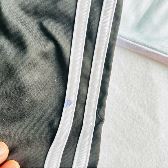 🌸3/$12 Adidas, set of two-piece girls size 4T, used in perfect condition - Picture 5 of 8